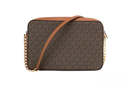 Large 2-in-1 Shoulder & Crossbody East West Messenger Bag by Michael Kors for men in leather & velvet beige, brown & gold features a artisanal Jet Set Leather & Velvet Large 2-in-1 Shoulder Crossbody East West Messenger Bag design with a secure zipper, ample , and versatile crossbody-strap, shoulder-strap & adjustable-strap for a artisanal look.