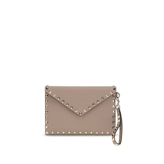 Cardholder Wallet by Valentino Garavani for women in bos taurus calfskin leather beige presents a architectural silhouette from the Rockstud Bos Taurus Calfskin Leather Cardholder Wallet collection, showcasing architectural card-organization compact-design for a architectural finish.