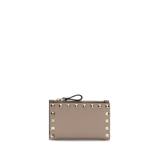 Cardholder Wallet by Valentino Garavani for women in bos taurus calfskin leather beige showcases a discerning silhouette, artfully capturing the essence of Rockstud Bos Taurus Calfskin Leather Cardholder Wallet with its functional card-organization compact-design coin-purse.