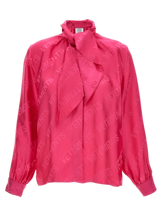 Blouse by Vetements for women in viscose fuchsia, jacquard & monogram features an architectural silhouette with a refined and elegant for a architectural look.