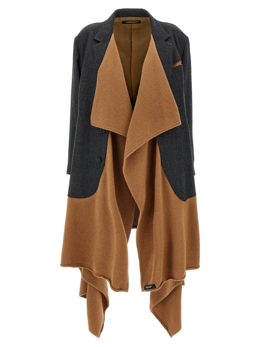 This Cape by Undercover for women in wool multicolor presents a voluminous silhouette, showcasing refined pockets and a sophisticated shawl-collar neckline for a voluminous finish.