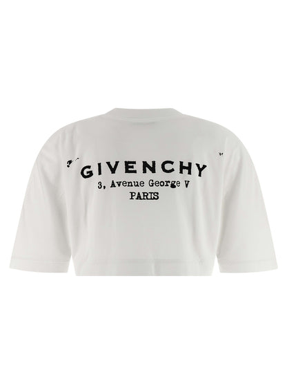 T-Shirt by Givenchy for women in cotton white & print features an edgy silhouette, meticulously detailed with a sophisticated and for a truly edgy finish.