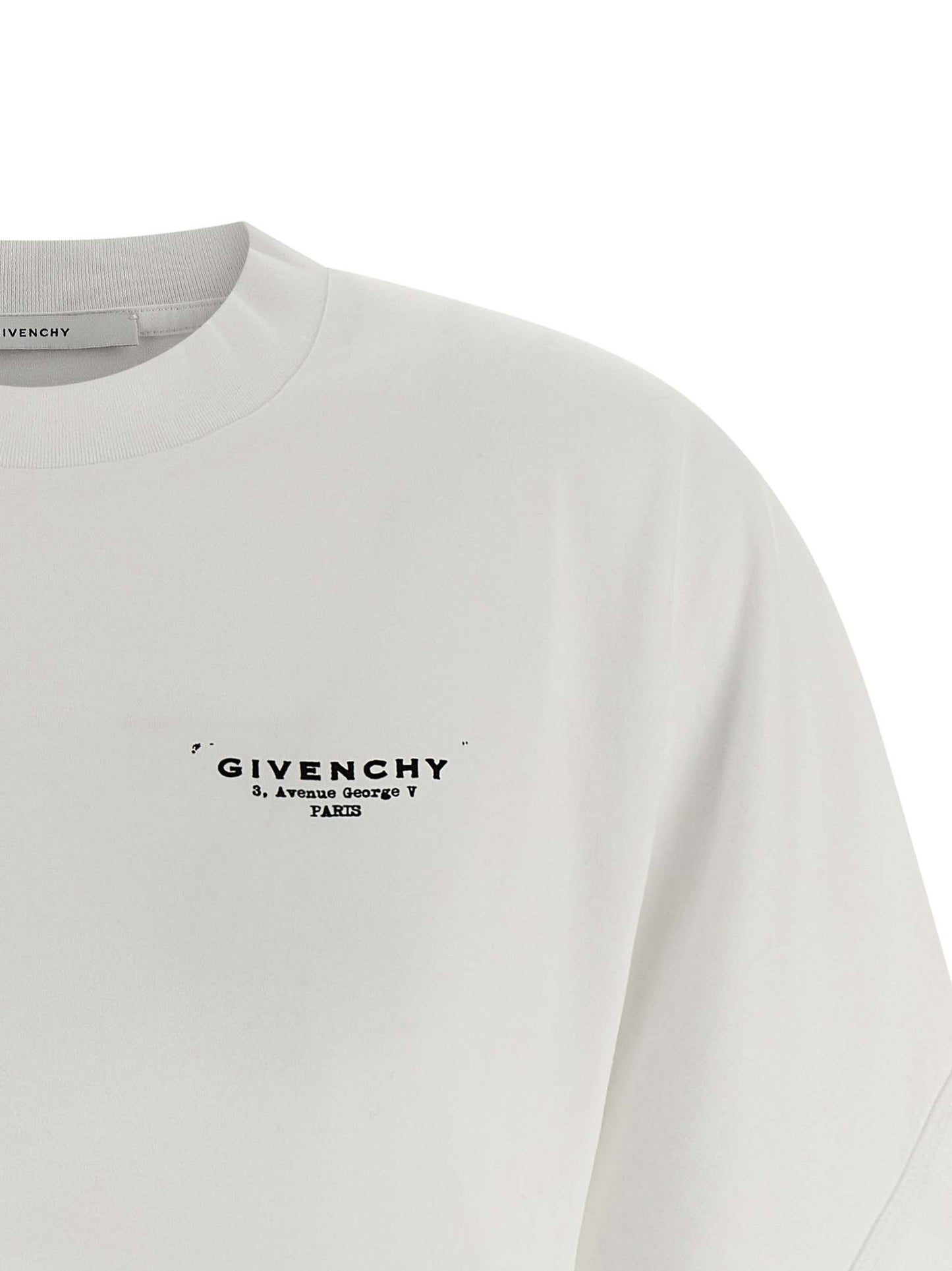 T-Shirt by Givenchy for women in cotton white & print features an on trend silhouette, perfectly showcasing a on trend and for an elevated aesthetic.