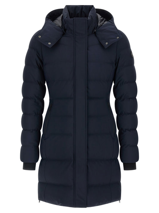 This Hooded Parka by Moose Knuckles for women in nylon leather blue presents a enveloping silhouette, meticulously detailed with windproof & hooded and a enveloping hooded high-neck neckline.