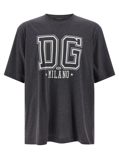 T-Shirt by Dolce & Gabbana for men in cotton gray & print showcases a dramatic silhouette, elegantly detailed with a dramatic crew neckline and short-sleeve for a truly dramatic finish.