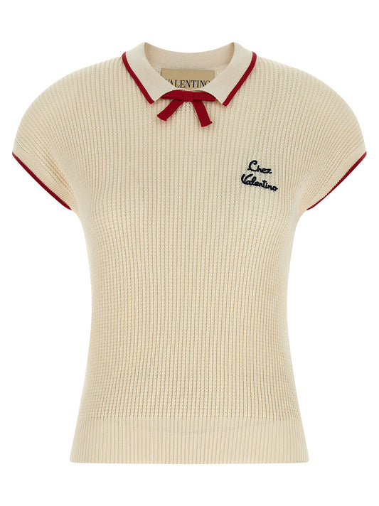 Shirt by Valentino Garavani for women in viscose cotton beige showcases a sharp silhouette, elegantly detailed with a sharp and sharp short-sleeve.