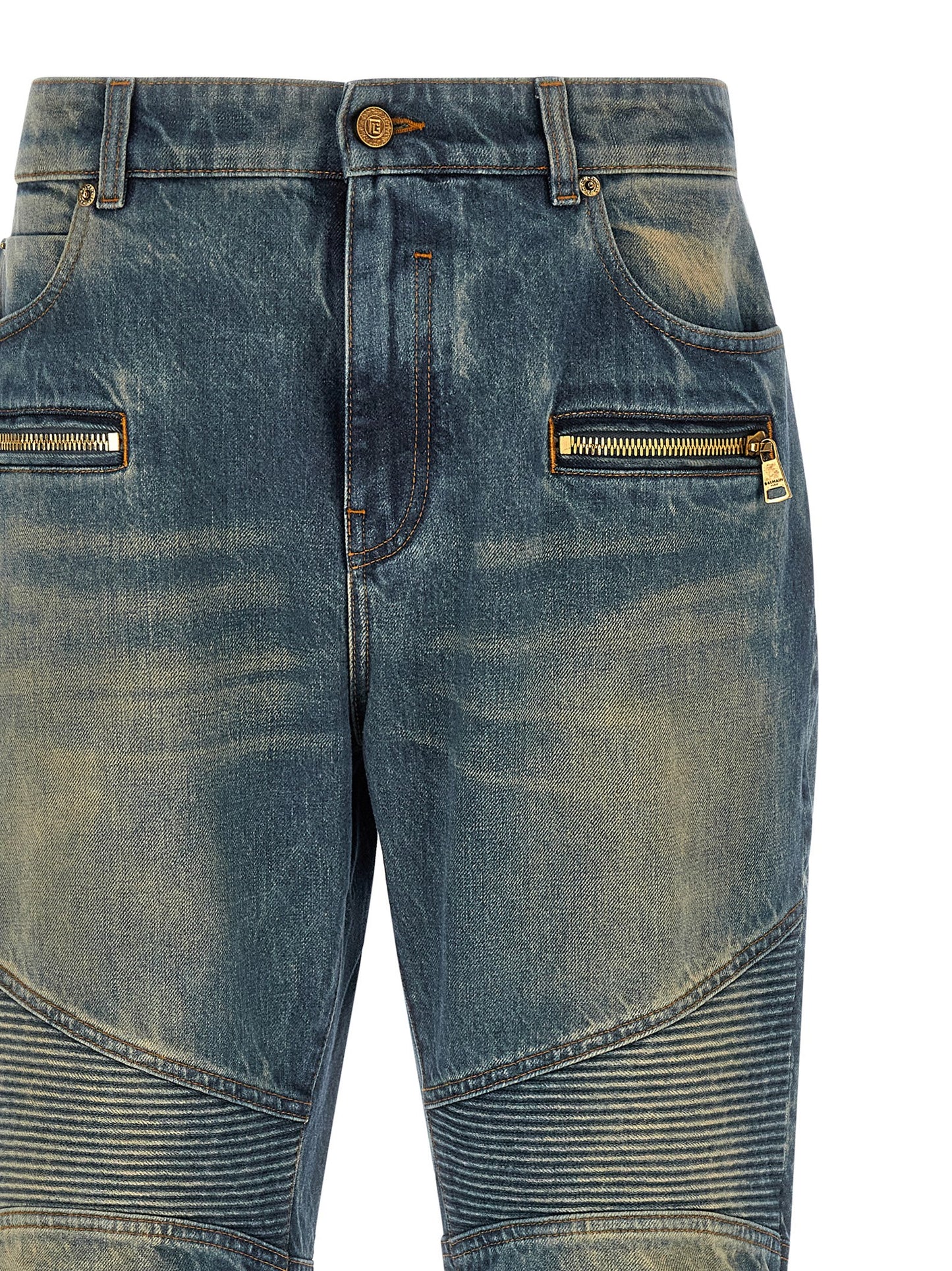 Jeans by Balmain for men in cotton denim blue presents a refined pantology silhouette, artfully defined by a refined pantology straight-leg, long, and a sophisticated low rise.