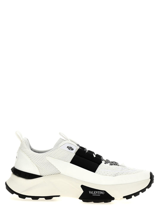 Athletic Sneakers Valentino Garavani men calfskin leather bicolour, black & white featuring a avant-garde Men's Athletic Calfskin Leather Sneakers design with a avant-garde athletic style for a refined finish.