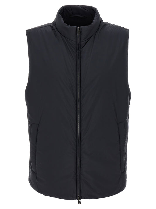 Vest by Herno for men in polyamide black showcases a utilitarian silhouette, artfully incorporating and a utilitarian high-neck neckline for a truly utilitarian finish.