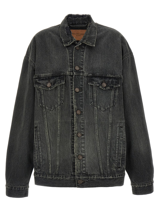 This Trucker Jacket by Balenciaga for women in vinyl & denim cotton gray & print exhibits a edgy silhouette, meticulously detailed with functional pockets and a edgy for a edgy finish.