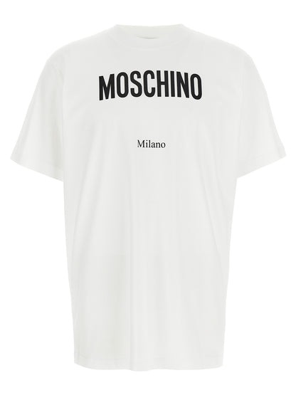 T-Shirt by Moschino for men in cotton bicolour, black, white & print showcases a unassuming silhouette, artfully detailed with a refined crew neckline and unassuming short-sleeve for a sophisticated, contemporary look.