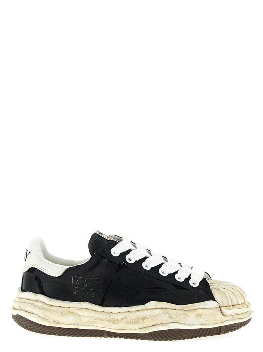 Sneakers by Maison Mihara Yasuhiro for men in cotton canvas black features an timeless silhouette from the Men's Fashion Cotton Canvas Sneakers collection, showcasing a signature fashion style with an timeless finish.