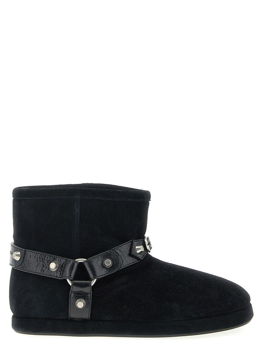 Ankle Boots by Balenciaga for women in calfskin & lamb leather black showcases a impeccable silhouette as Women's Calfskin & Lamb Leather Ankle Boots, artfully defined by a impeccable and a impeccable round toe style.