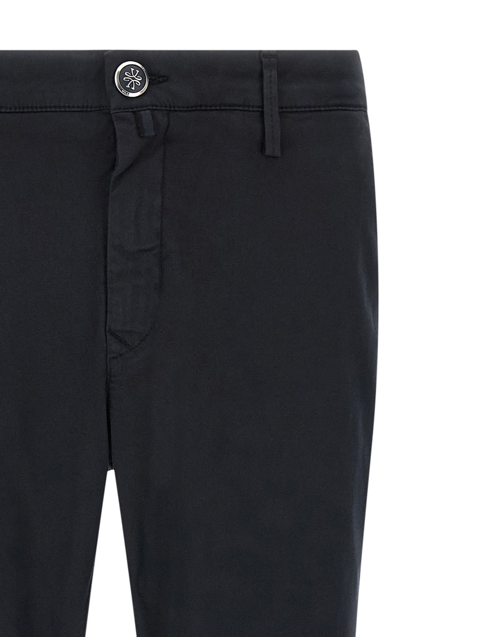 Chinos Pants by Jacob Cohen for men in stretch cotton & lyocell blue & signature features an perennial straight-leg and long, expertly tailored with a perennial low rise for a refined silhouette.