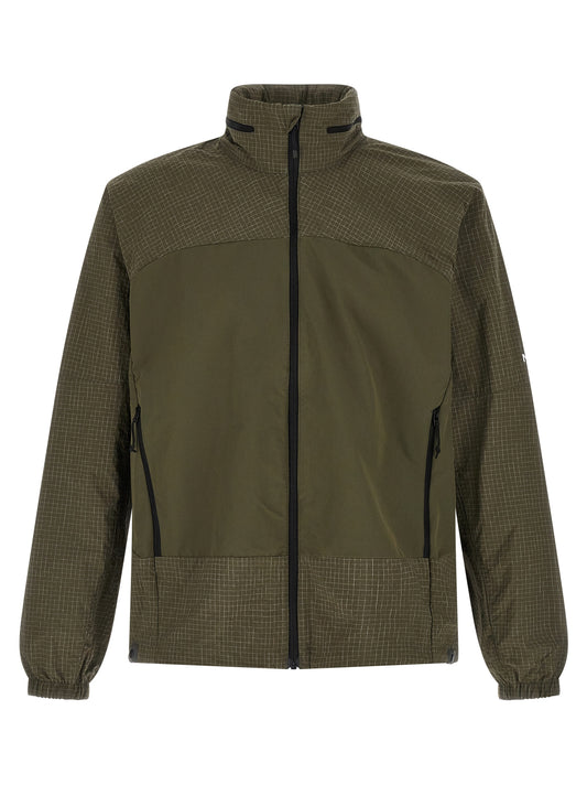 Hooded Windbreaker Jacket by The North Face for men in stretch nylon bicolour, green & print presents a resilient silhouette, artfully detailed with a sophisticated hooded neckline and functional breathable-design, lightweight, hooded & windproof for a resilient finish.
