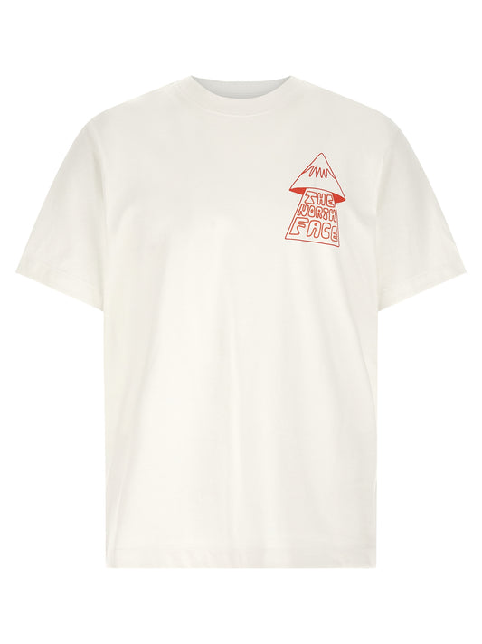 T-Shirt by The North Face for men in cotton white & print features a plush silhouette, showcasing a sophisticated crew neckline and short-sleeve for a truly plush finish.