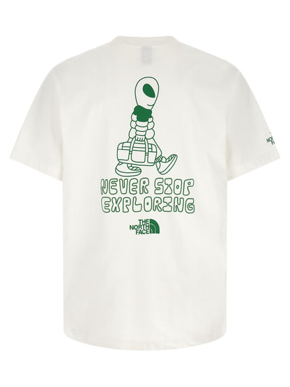 T-Shirt by The North Face for men in cotton bicolour, green & print features a plush silhouette, showcasing a sophisticated crew neckline and for a truly plush finish.