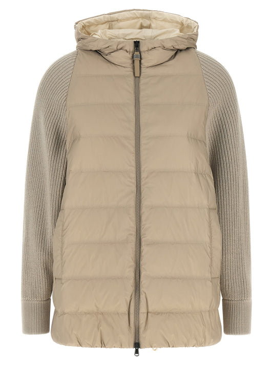 This Hooded Puffer Jacket by Brunello Cucinelli for women in virgin cashmere wool & leather beige exhibits a edgy silhouette, meticulously detailed with functional pockets, hooded & insulated and a edgy hooded high-neck neckline for a edgy finish.