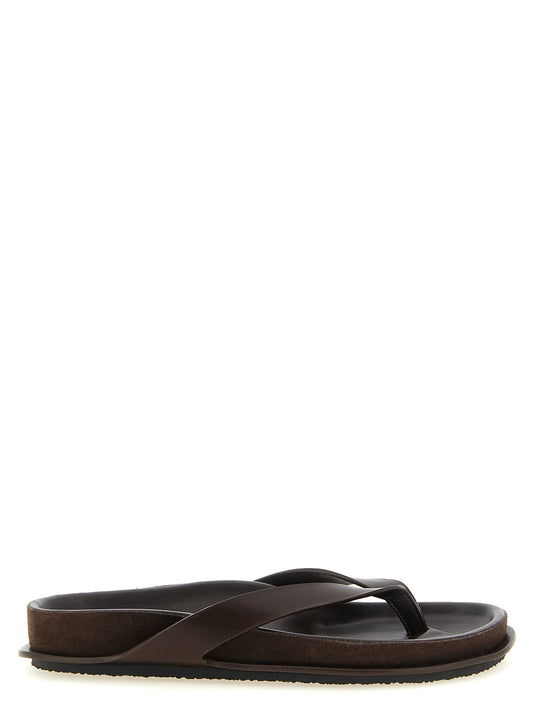 Sliders Sandals Flat Shoes by Jacquemus for women in bos taurus cowhide & lambskin leather brown features an captivating silhouette, showcasing the captivating style of the Women's Bos Taurus Cowhide & Lambskin Leather Sliders Sandals Flat Shoes with its distinct and refined .