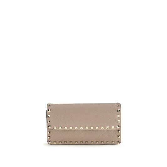 Cardholder Wallet by Valentino Garavani for women in bos taurus calf leather multicolor presents a architectural silhouette from the Rockstud Bos Taurus Calf Leather Cardholder Wallet collection, showcasing architectural card-organization chain for a architectural finish.