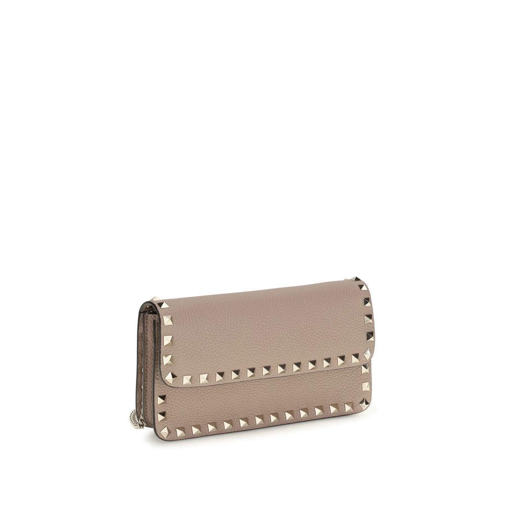 Cardholder Wallet by Valentino Garavani for women in bos taurus calf leather multicolor showcases a discerning silhouette, artfully capturing the essence of Rockstud Bos Taurus Calf Leather Cardholder Wallet with its functional card-organization chain.