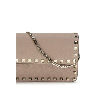 Cardholder Wallet by Valentino Garavani for women in bos taurus calf leather multicolor showcases a discerning silhouette, artfully capturing the essence of Rockstud Bos Taurus Calf Leather Cardholder Wallet with its functional card-organization chain.