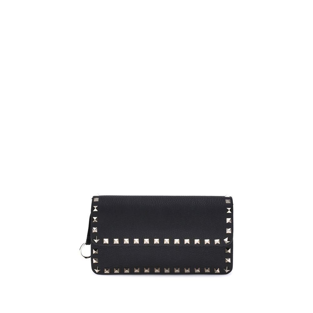 Cardholder Wallet by Valentino Garavani for women in bos taurus calf leather black showcases a refined silhouette, artfully capturing the essence of the refined Rockstud Bos Taurus Calf Leather Cardholder Wallet design with functional card-organization chain.