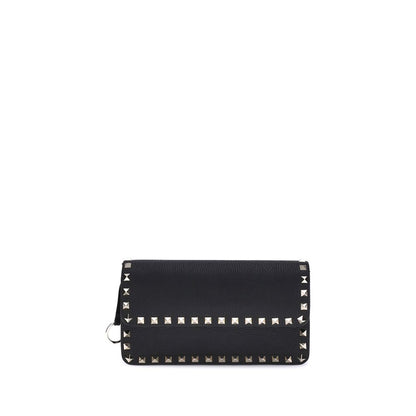Cardholder Wallet by Valentino Garavani for women in bos taurus calf leather black showcases a refined silhouette, artfully capturing the essence of the refined Rockstud Bos Taurus Calf Leather Cardholder Wallet design with functional card-organization chain.