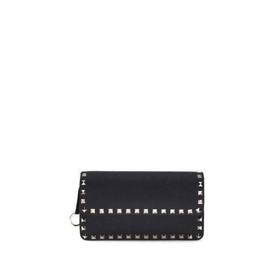 Cardholder Wallet by Valentino Garavani for women in bos taurus calf leather black showcases a refined silhouette, artfully capturing the essence of the refined Rockstud Bos Taurus Calf Leather Cardholder Wallet design with functional card-organization chain.