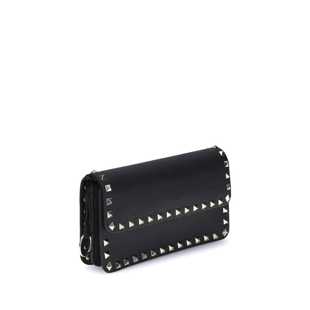 Cardholder Wallet by Valentino Garavani for women in bos taurus calf leather black showcases a refined silhouette, artfully detailed with the signature style of the Rockstud Bos Taurus Calf Leather Cardholder Wallet and functional card-organization chain.