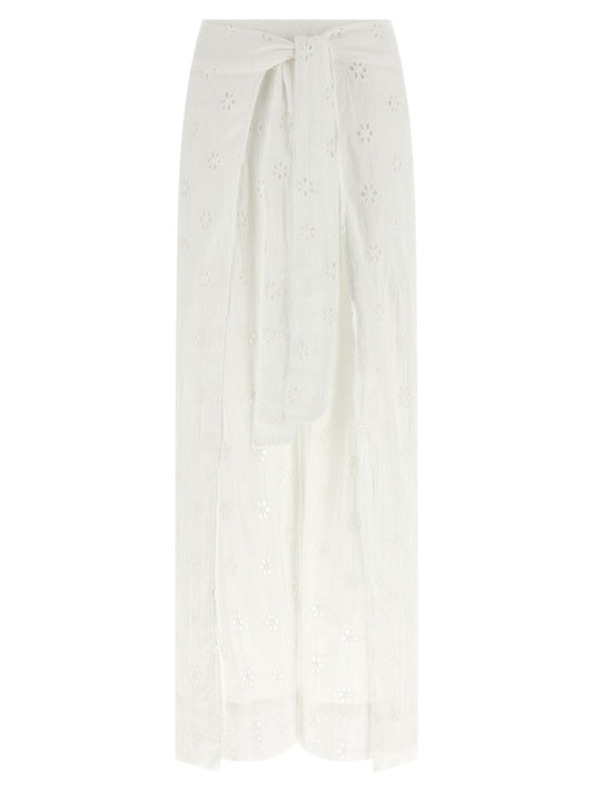 Trousers by Polo Ralph Lauren for women in cotton white presents a smart silhouette, meticulously detailed with a smart wide, a smart long, and a smart .