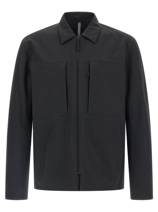 Overshirt by Arc'teryx Veilance for men in polyester black showcases a sleek silhouette, elegantly detailed with a sleek and for a sleek finish.