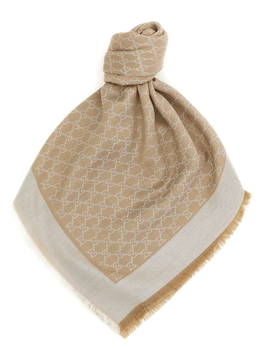 Scarf by Gucci for women in wool & silk beige & print presents a effortlessly chic silhouette, artfully capturing the essence of the effortlessly chic Gg Wool & Silk Scarf design for a sophisticated look.
