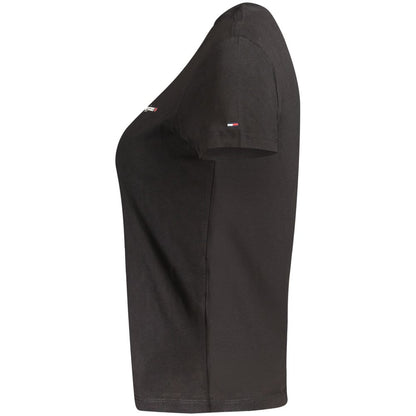 T-Shirt by Tommy Hilfiger for women in cotton black, signature & print features an on trend silhouette, perfectly showcasing a on trend and crew neckline for an elevated aesthetic.