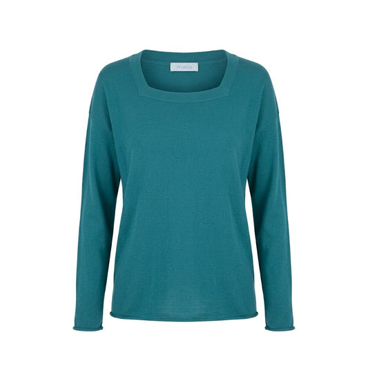 This Sweater by Malo for women in cotton blue presents a understated silhouette, featuring a sophisticated square neckline and for a understated finish.