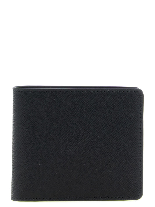 Cardholder Wallet by Maison Margiela for men in calfskin leather black, silver & signature showcases a discerning silhouette, artfully capturing the essence of Four Stitches Calfskin Leather Cardholder Wallet with its functional card-organization.