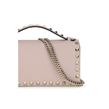 Cardholder Wallet by Valentino Garavani for women in bos taurus calf leather multicolor & signature presents a refined silhouette, artfully capturing the essence of the Rockstud Bos Taurus Calf Leather Cardholder Wallet design with sophisticated card-organization chain for a refined look.