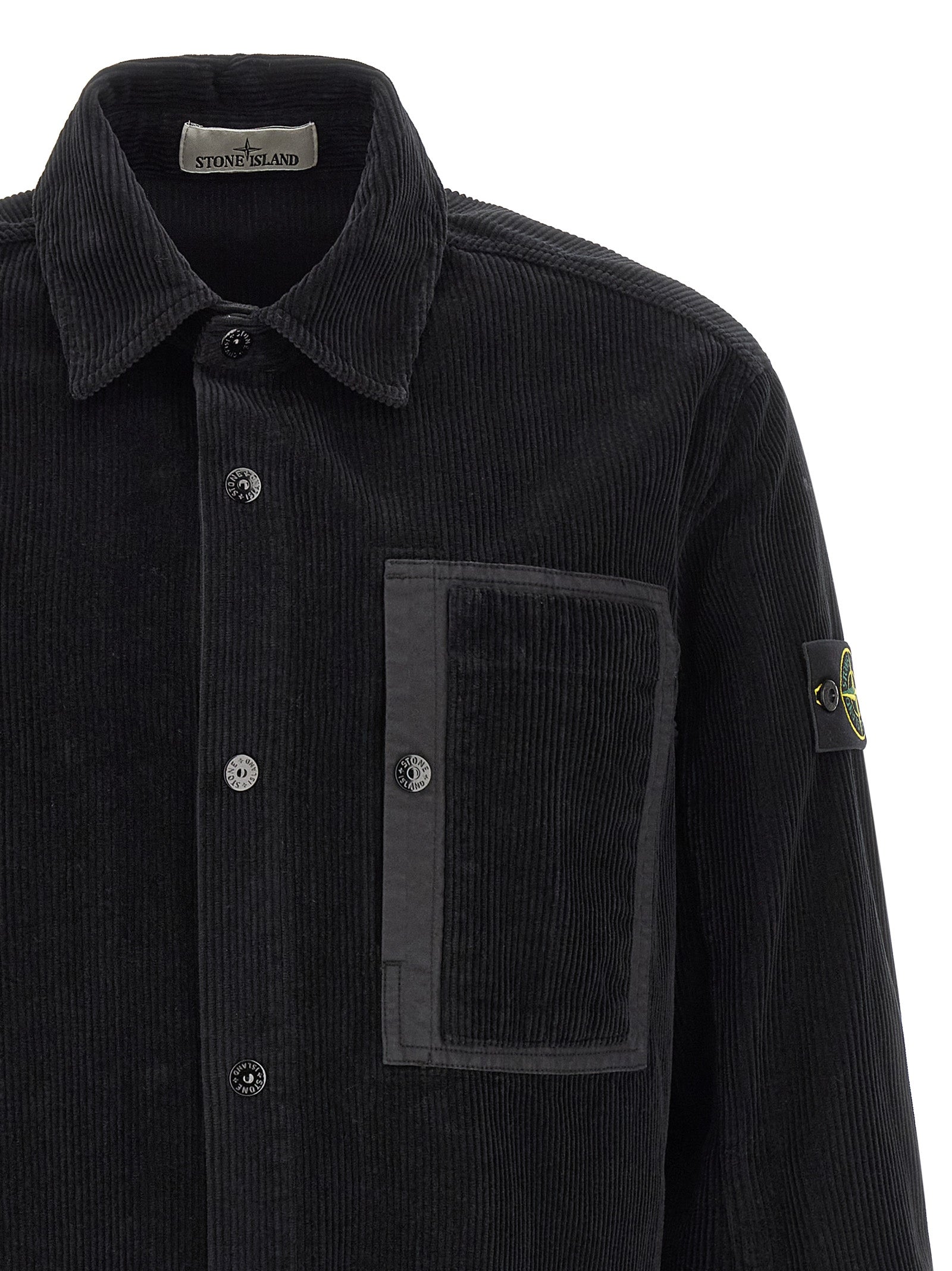 Overshirt by Stone Island for men in cotton corduroy black & signature presents a discerning silhouette, showcasing a sophisticated and for a truly discerning finish.