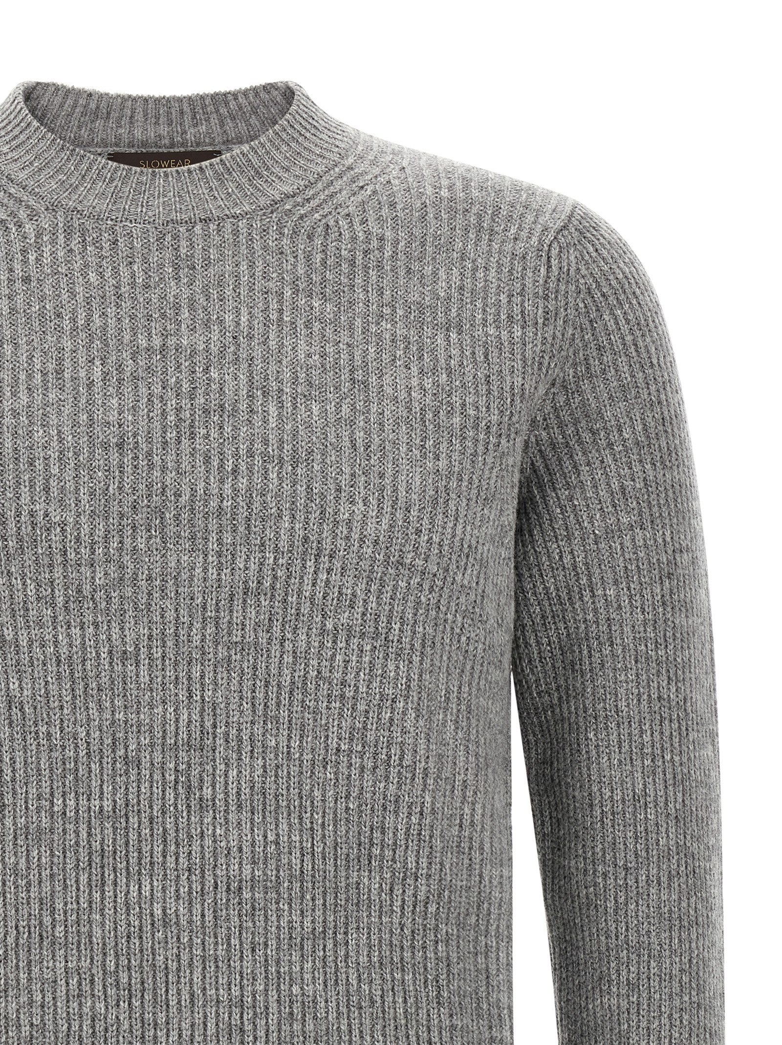 Cardigan by ZANONE for men in virgin wool gray showcases a luxurious silhouette, meticulously detailed with a sophisticated crew neckline and for a refined finish.