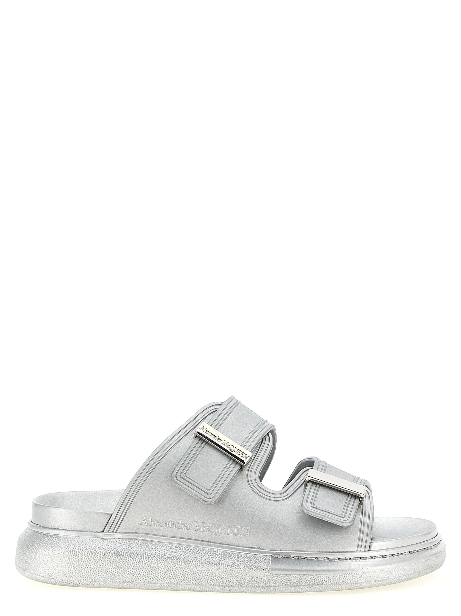 Sliders Sandals Flat Shoes by Alexander McQueen for women in rubber silver showcases a enchanting silhouette as part of the Women's Rubber Sliders Sandals Flat Shoes collection, defined by a enchanting and for a enchanting look.