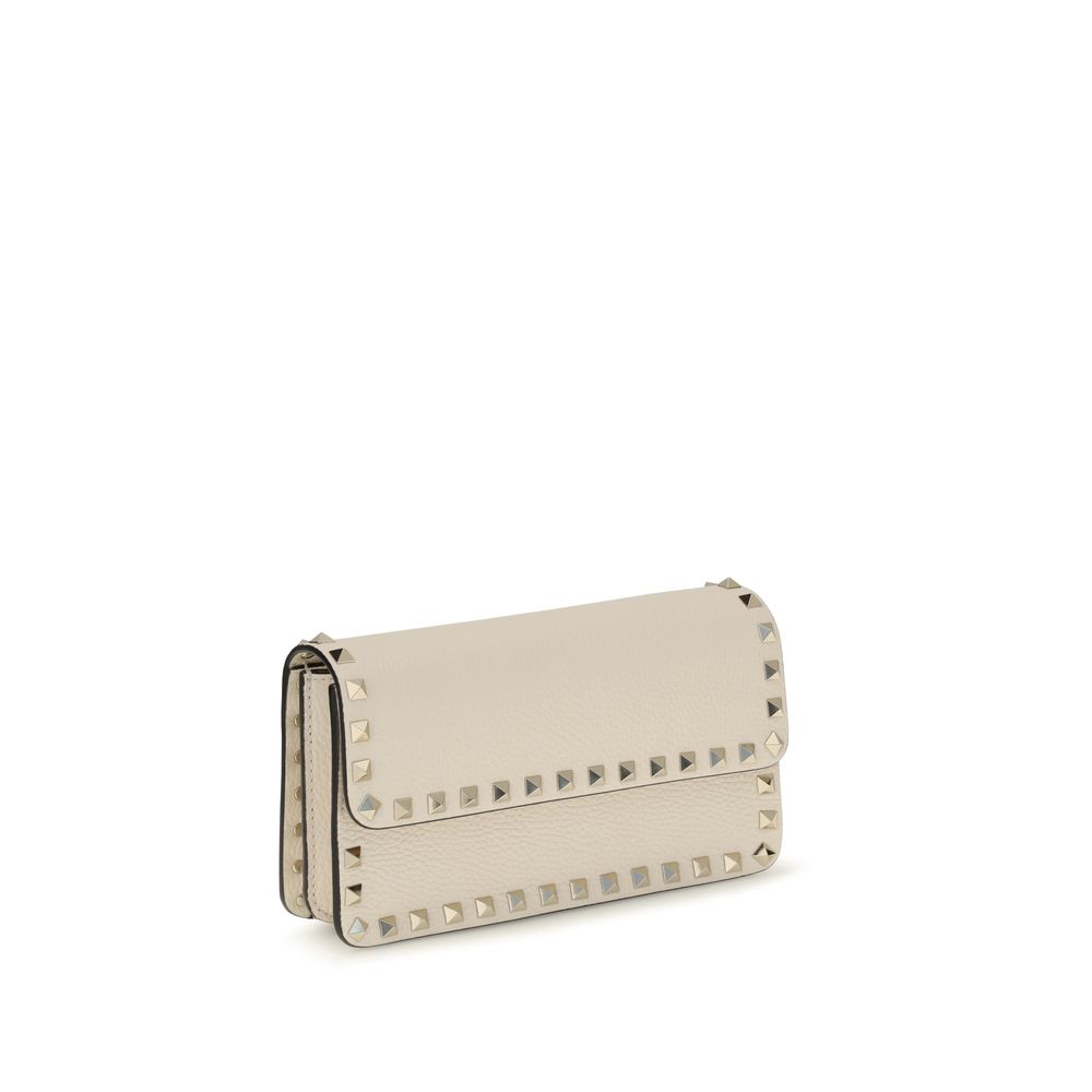 Cardholder Wallet by Valentino Garavani for women in bos taurus calf leather beige features a streamlined silhouette, showcasing the streamlined Rockstud Bos Taurus Calf Leather Cardholder Wallet design with sophisticated card-organization chain for a premium look.