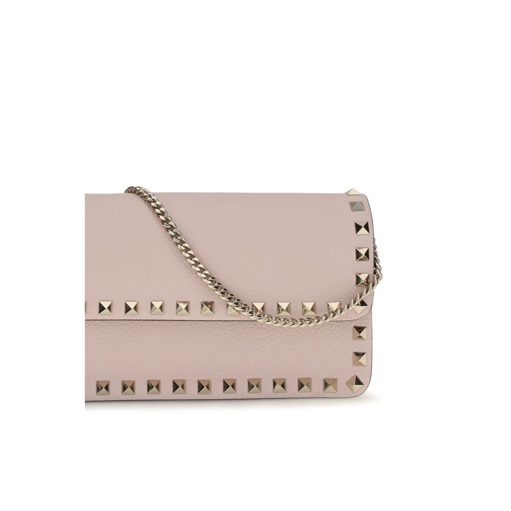 Cardholder Wallet by Valentino Garavani for women in bos taurus calf leather multicolor presents a architectural silhouette from the Rockstud Bos Taurus Calf Leather Cardholder Wallet collection, showcasing architectural card-organization chain for a architectural finish.