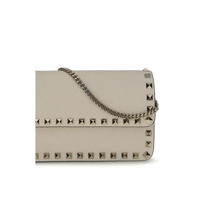 Cardholder Wallet by Valentino Garavani for women in bos taurus calf leather beige showcases a refined silhouette, artfully detailed with the signature style of the Rockstud Bos Taurus Calf Leather Cardholder Wallet and functional card-organization chain.