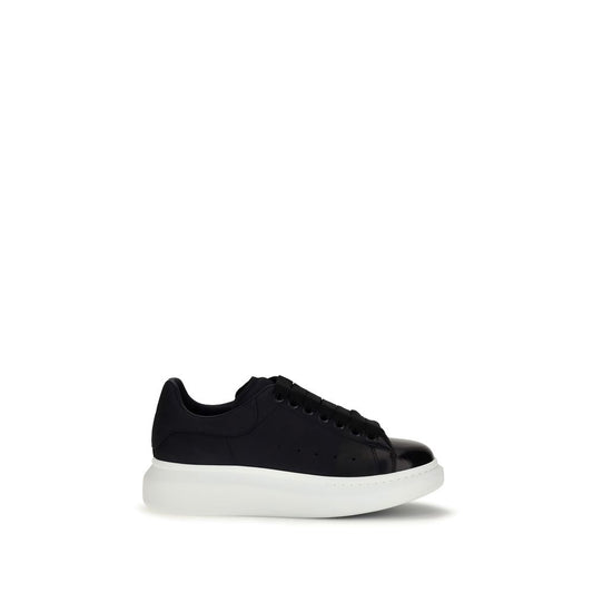 Sneakers by Alexander McQueen for men in bos taurus calf patent leather blue presents a on trend silhouette from the Icon Men's Chunky Bos Taurus Calf Patent Leather Sneakers collection, showcasing a on trend chunky style for an elevated aesthetic.