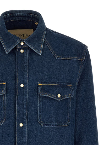Shirt by Valentino Garavani for men in denim cotton blue, pearl & signature features an polished silhouette, showcasing a sophisticated and detail for a truly polished finish.
