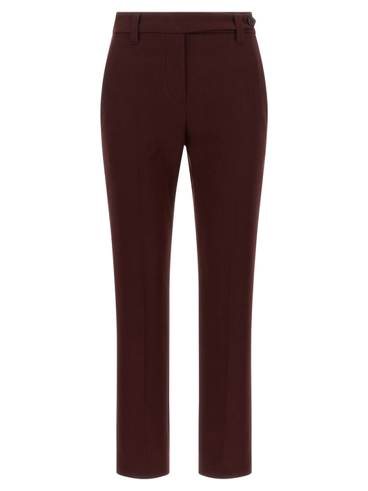 Trousers by Brunello Cucinelli for women in stretch cotton canvas bordeaux presents a smart silhouette, meticulously detailed with a smart , a smart long, and a smart mid rise.