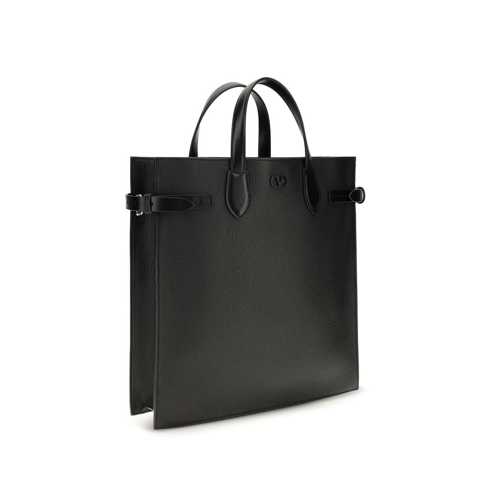 Medium 2-in-1 Shoulder & Crossbody Shopper Bag by Valentino Garavani for men in bos taurus calf nappa leather black & palladium features a effortless chic silhouette with a secure , ample , and versatile crossbody-strap, shoulder-strap, handle & adjustable-strap for a effortless chic finish.