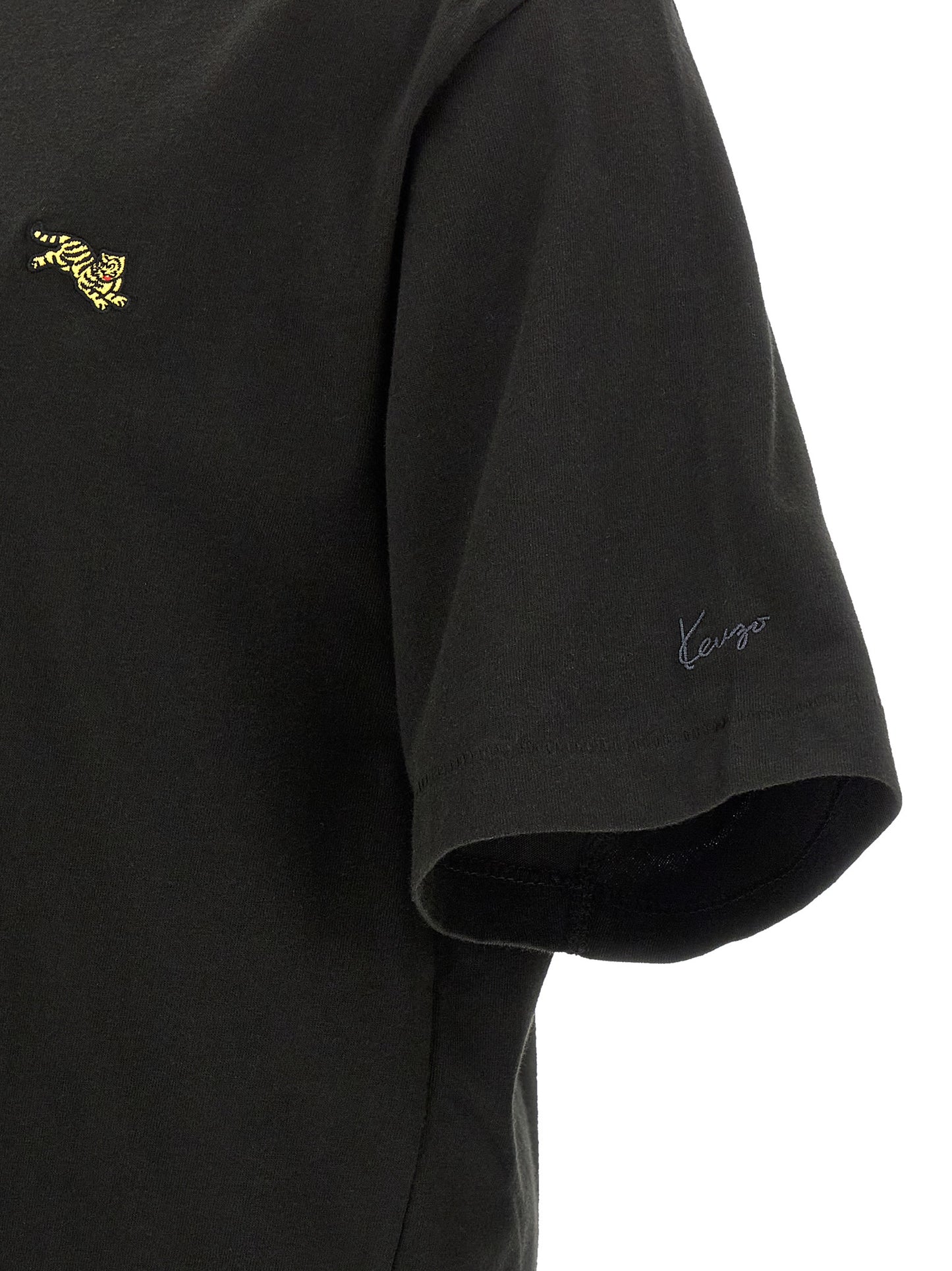 T-Shirt by Kenzo for men in cotton black, gold & signature showcases a dramatic silhouette, elegantly detailed with a dramatic and for a truly dramatic finish.
