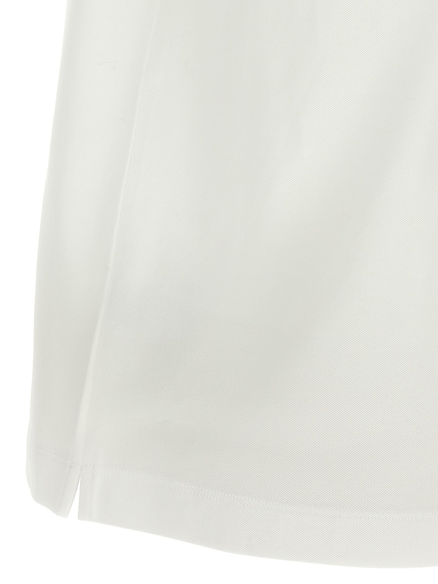 T-Shirt by Brunello Cucinelli for women in cotton white features an edgy silhouette, meticulously detailed with a sophisticated and for a truly edgy finish.