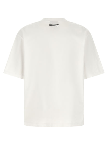 T-Shirt by Dsquared² for men in cotton white & print showcases a chic silhouette, artfully detailed with a chic crew neckline and for a chic finish.